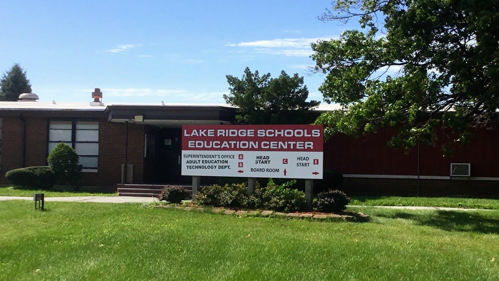Exterior shot of Lake Ridge New Tech School